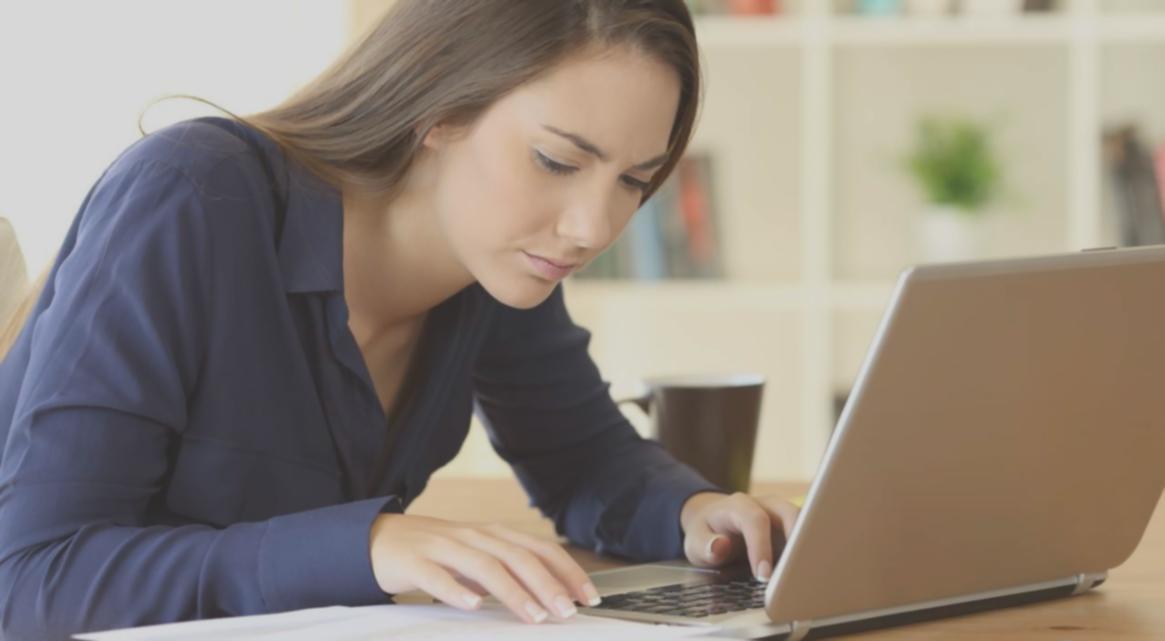 Participants engaged in a mobile SEO seminar session